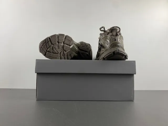 Balenciaga Tênis Chunky Desconstruídos Pintados Com Graffiti Bege Preto 16