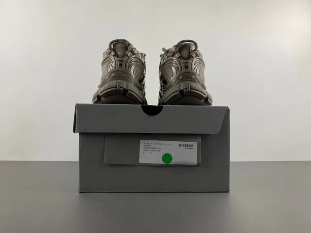 Balenciaga Tênis Chunky Desconstruídos Pintados Com Graffiti Bege Preto 17