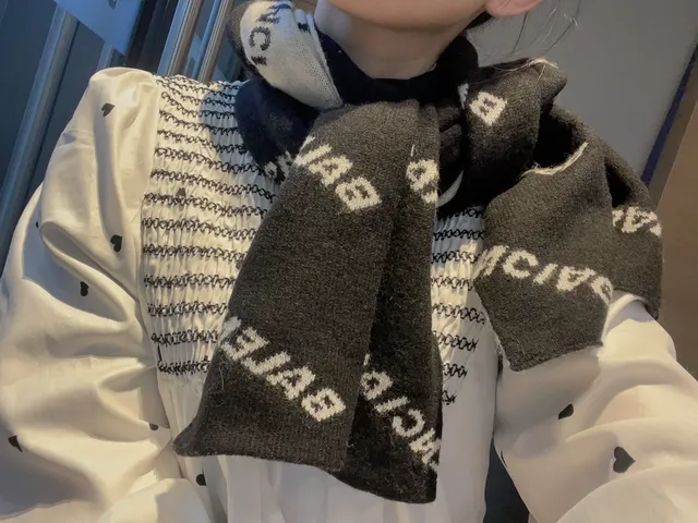 Balenciaga Noir Gris Logo-Intarsia Maille Bicolore Réversible Écharpe 2