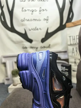 Balenciaga أحذية رياضية سوداء وبنفسجية بقاعدة منحوتة وتصميم بلوكيج الألوان وحجم كبير 24