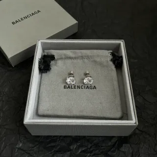 Balenciaga aretes de stud de tono plateado con cristales