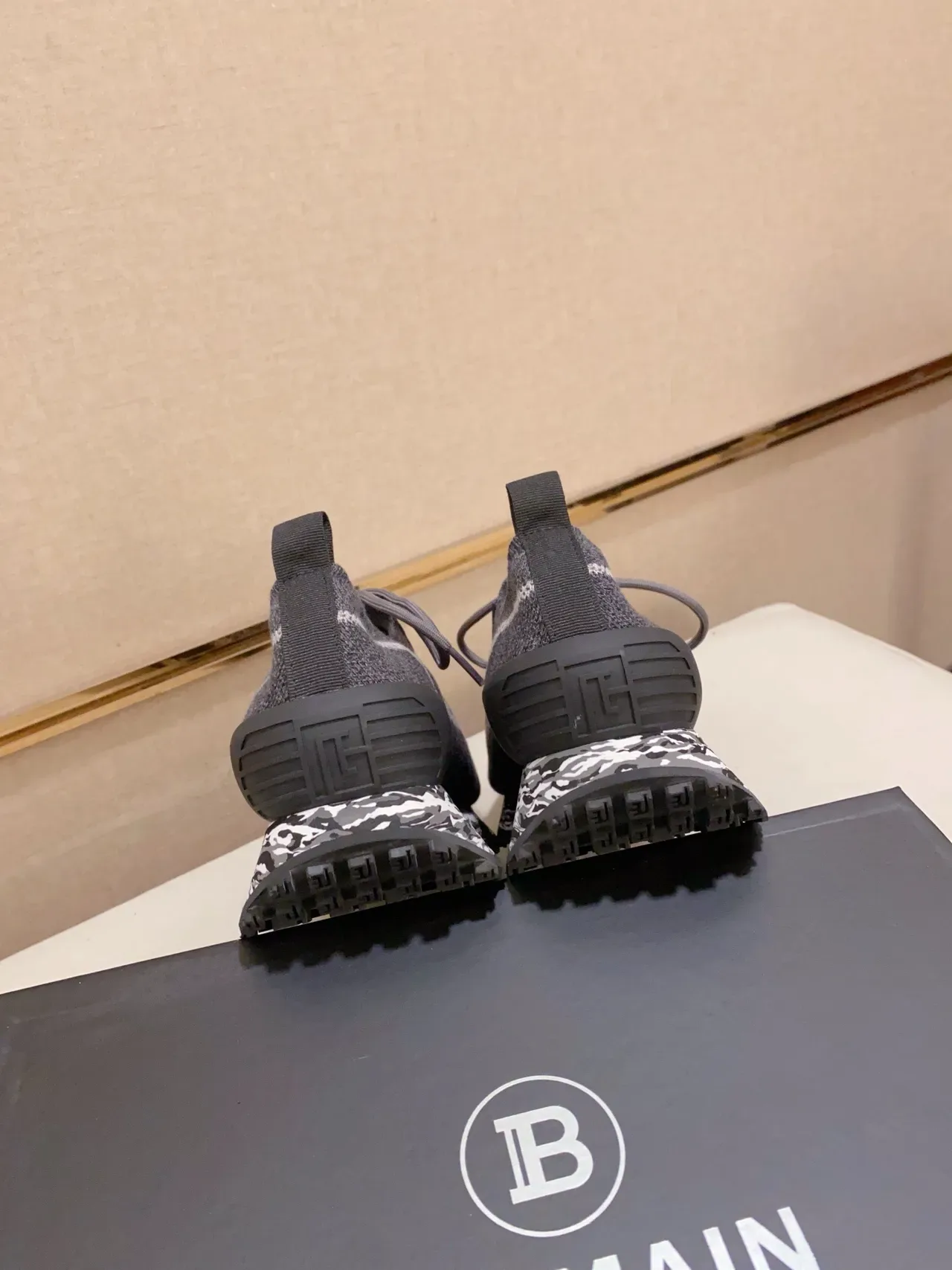 Balenciaga Gris Blanc Knit Upper Sock-Fit Collar Chunky Sneakers 3