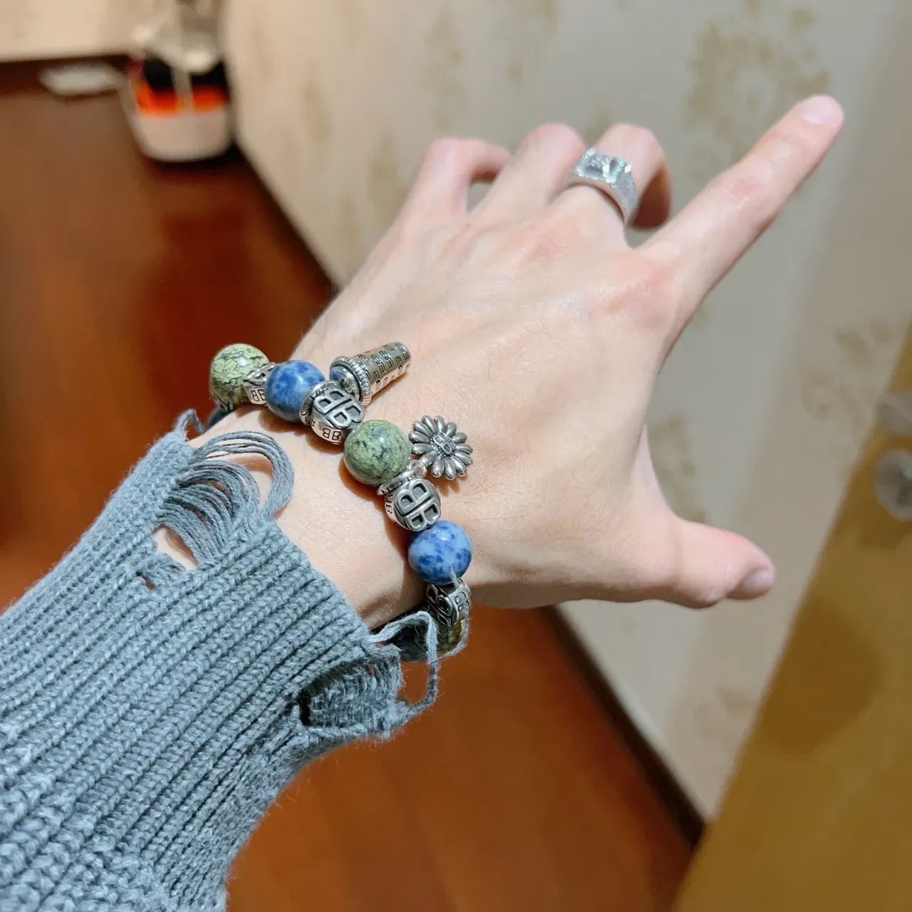 Balenciaga Bracelet Vert Bleu avec Perles et Charms 2