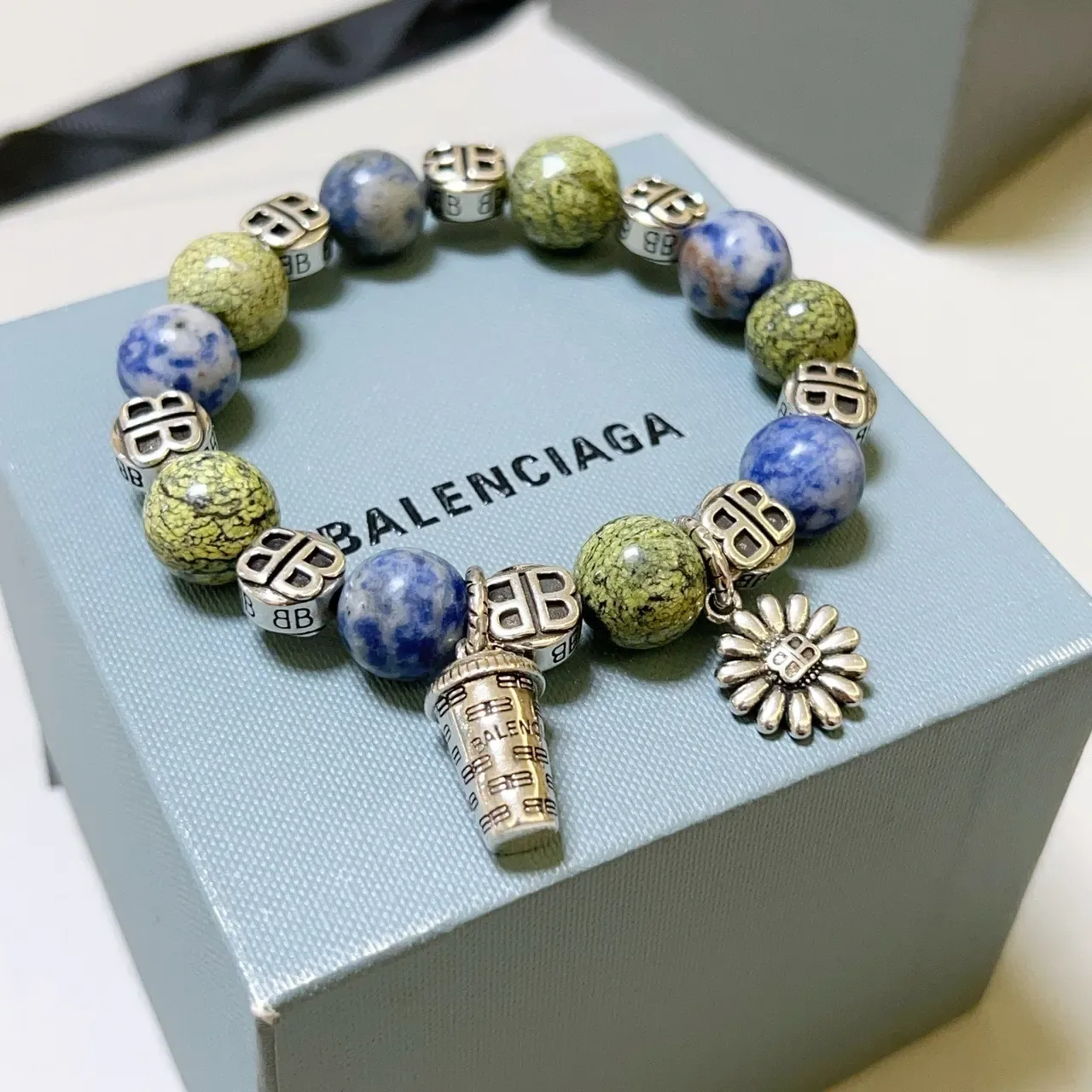 Balenciaga Bracelet Vert Bleu avec Perles et Charms 4