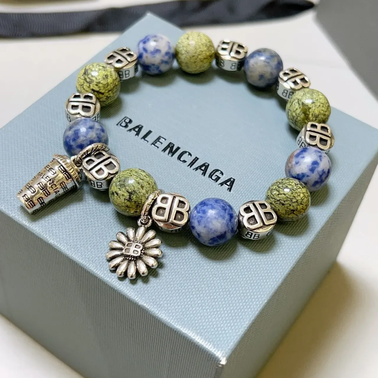 Balenciaga Bracelet Vert Bleu avec Perles et Charms 9