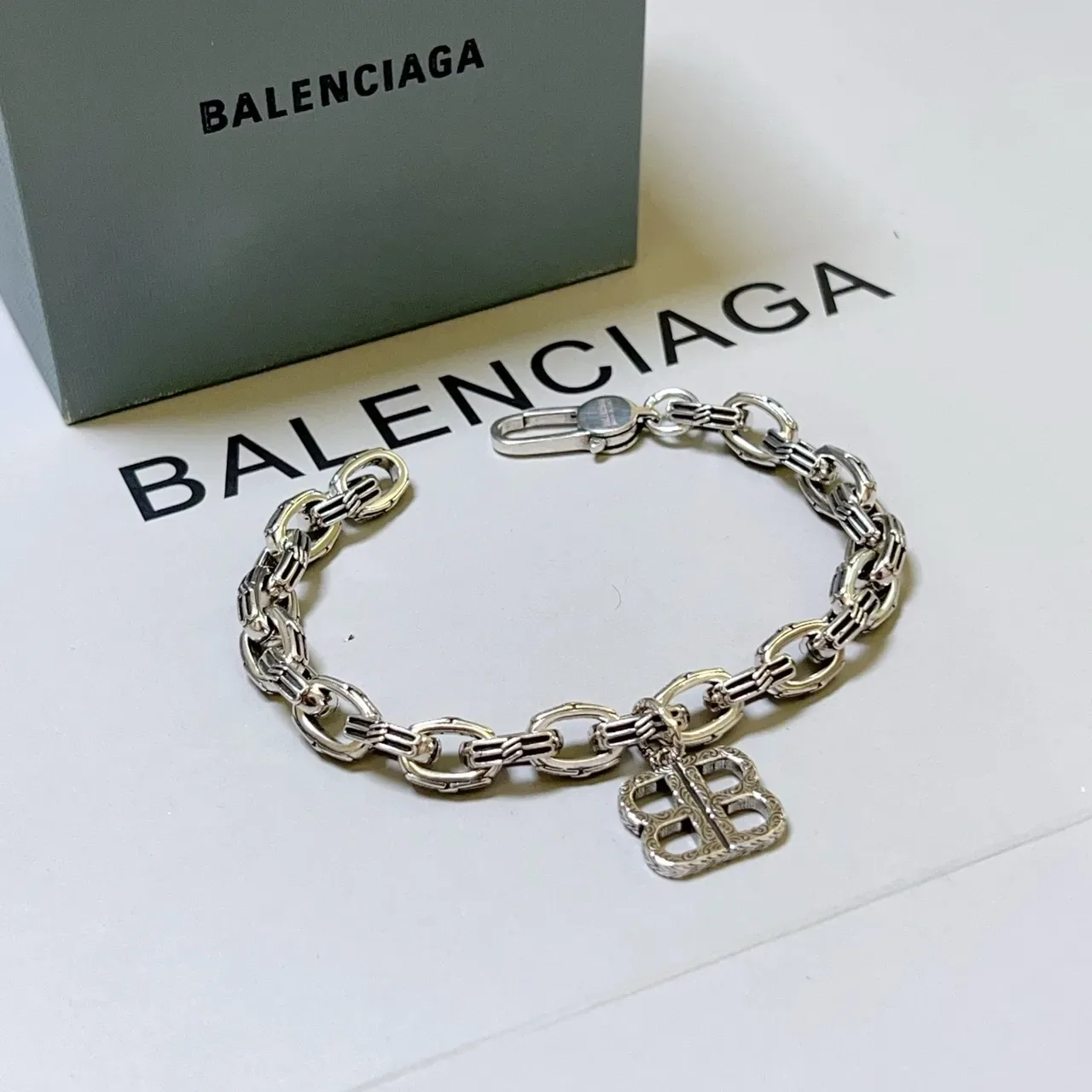 سوار Balenciaga لوقو تشارم فضي سلسلة رابط كثيفة مزخرفة مزدوجة ب 3