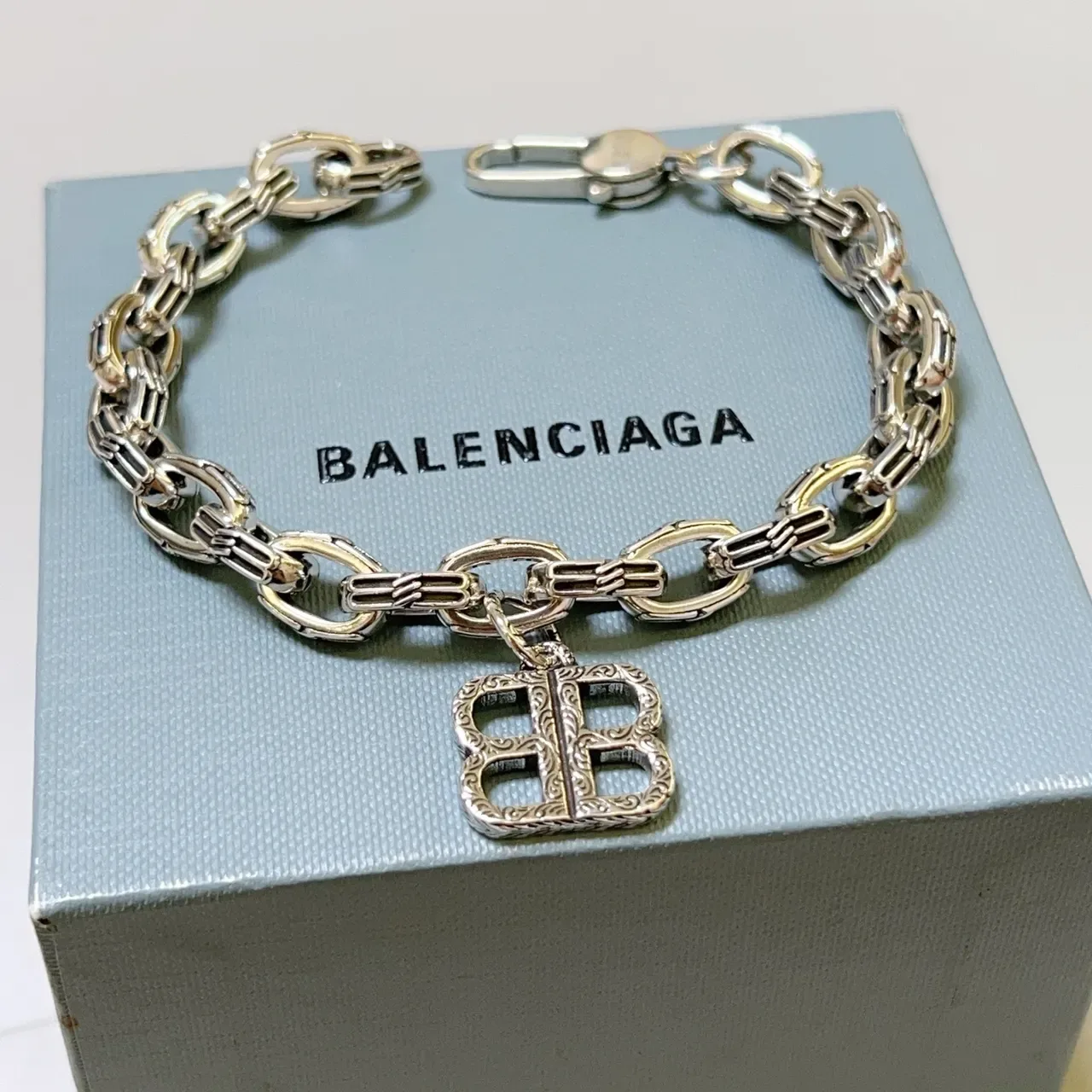 سوار Balenciaga لوقو تشارم فضي سلسلة رابط كثيفة مزخرفة مزدوجة ب 7
