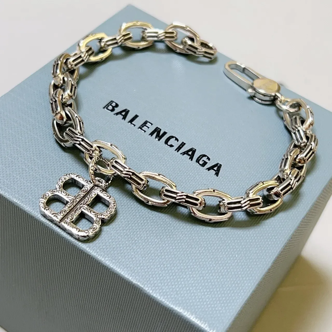 سوار Balenciaga لوقو تشارم فضي سلسلة رابط كثيفة مزخرفة مزدوجة ب 9