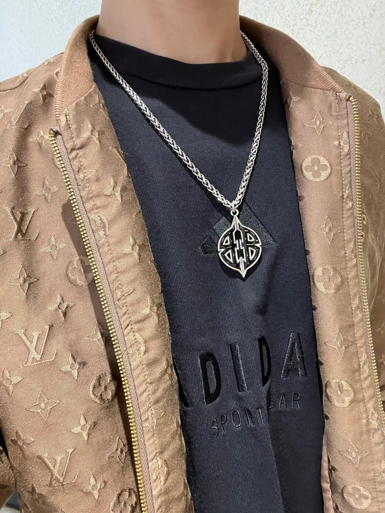 Balenciaga Logo Leaf et Double-B Colliers pendants 5