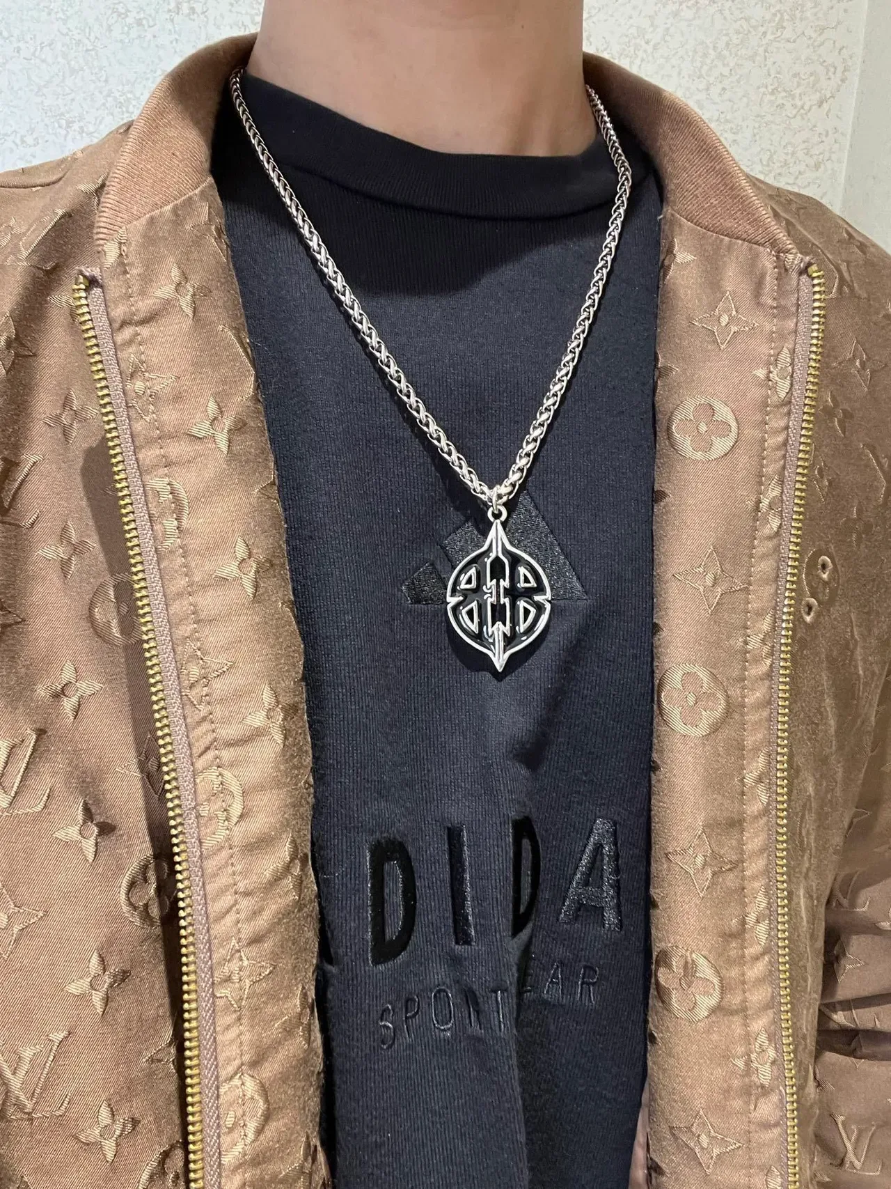 Balenciaga Logo Leaf et Double-B Colliers pendants 8