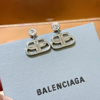 Aretes colgantes con motivo de logo Balenciaga incrustados con cristales