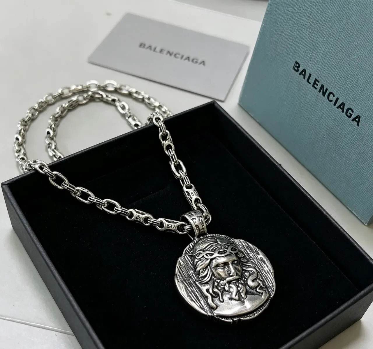 Balenciaga Pendentif Médaillon Argent Noir Chaîne à maillons lourds Collier Sculpté 4
