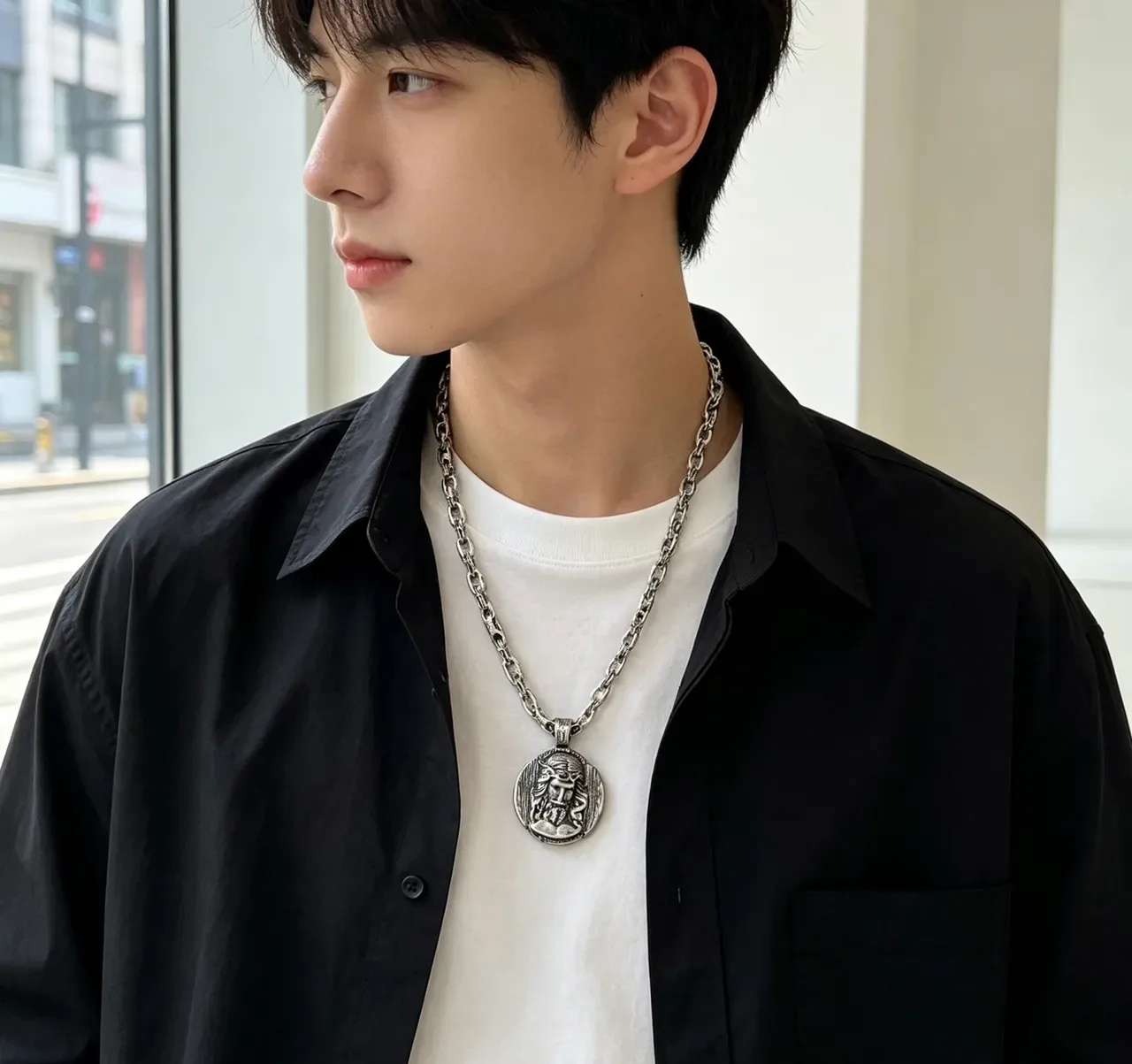 Balenciaga Pendentif Médaillon Argent Noir Chaîne à maillons lourds Collier Sculpté 6