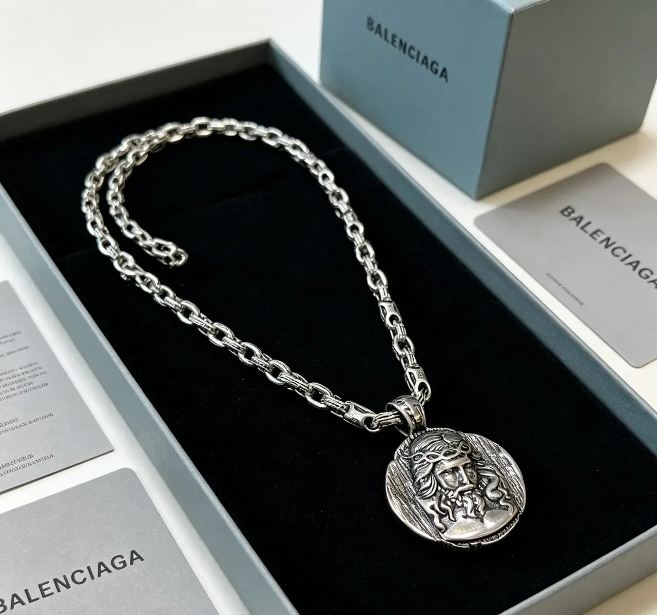 Balenciaga Pendentif Médaillon Argent Noir Chaîne à maillons lourds Collier Sculpté 9