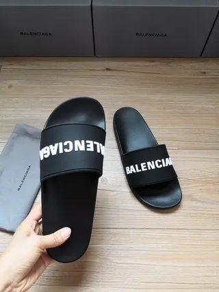 Balenciaga Slide sandales noires avec logo 5