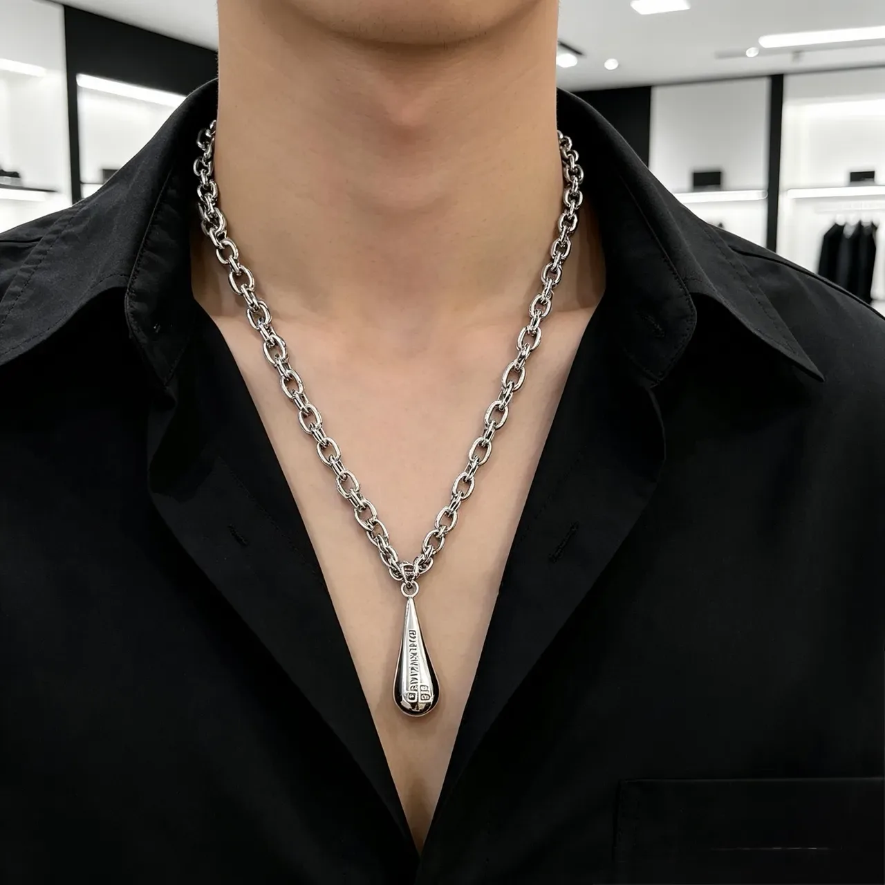Balenciaga قلادة دمعة فضي أسود سلسلة ربط سميكة محفورة 6