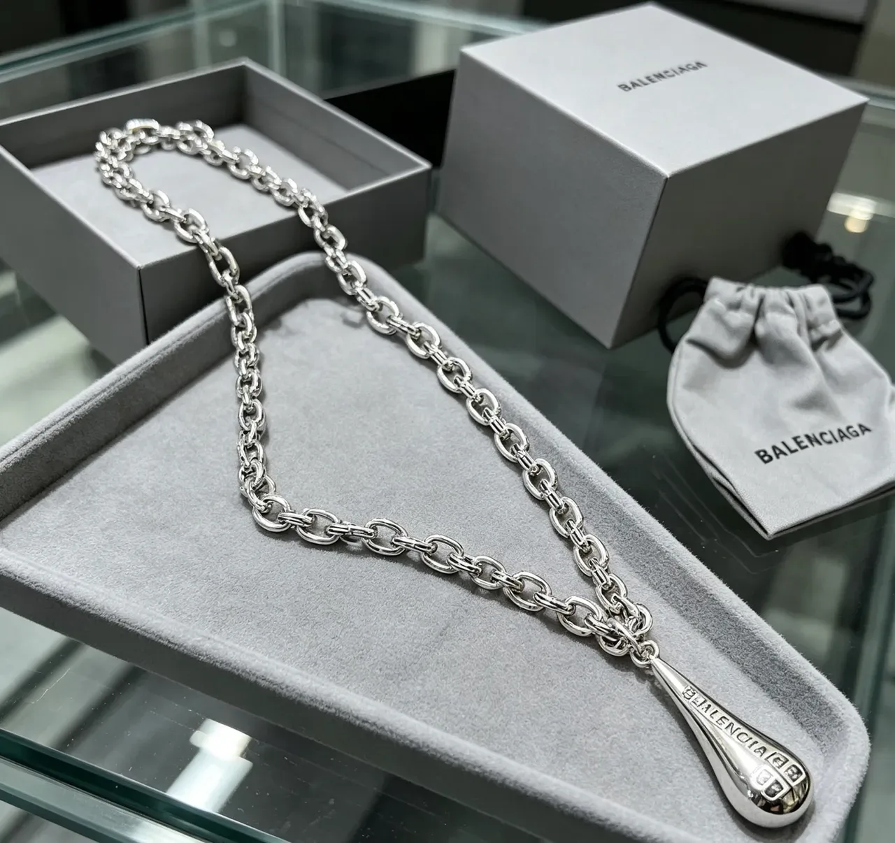 Balenciaga قلادة دمعة فضي أسود سلسلة ربط سميكة محفورة 7