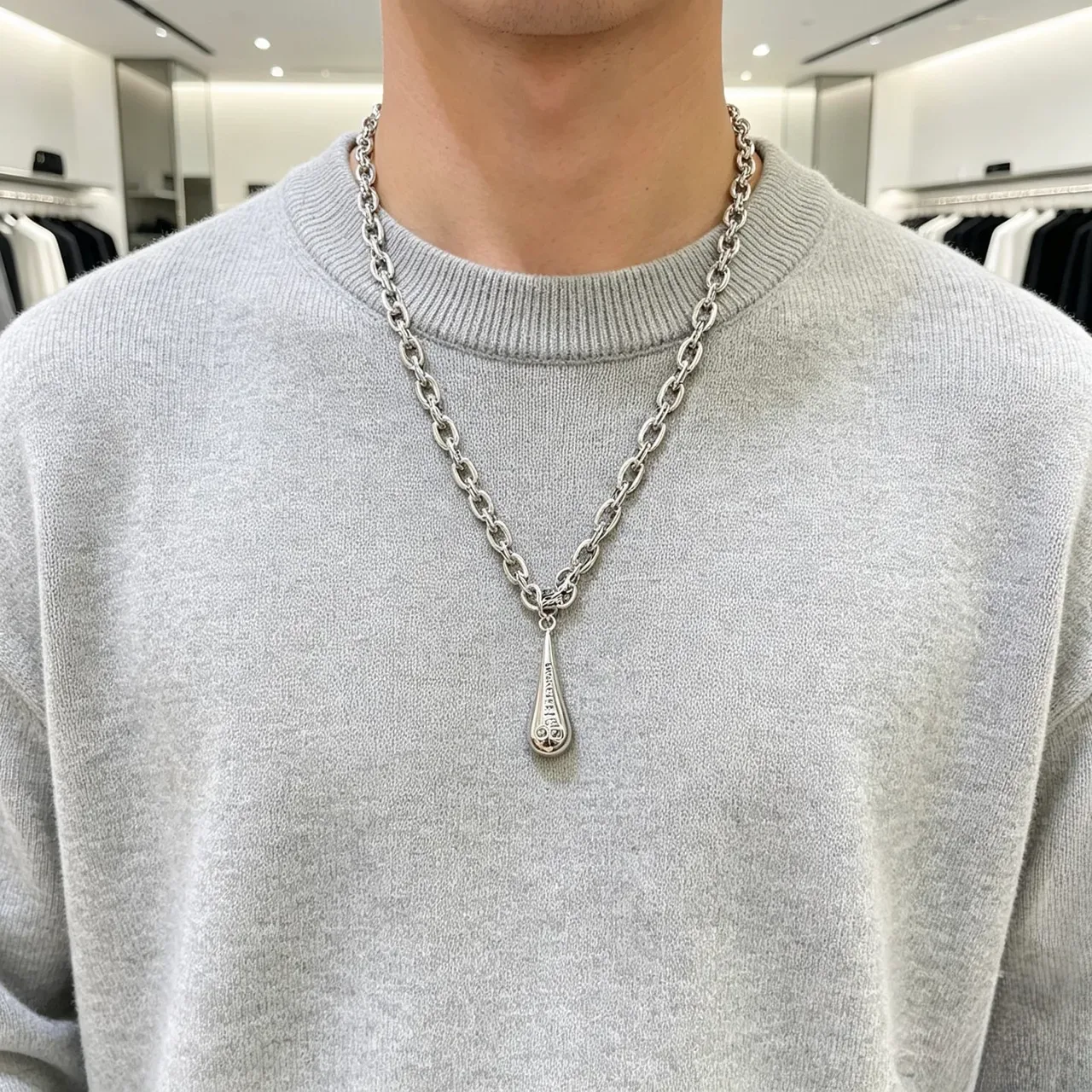 Balenciaga قلادة دمعة فضي أسود سلسلة ربط سميكة محفورة 8