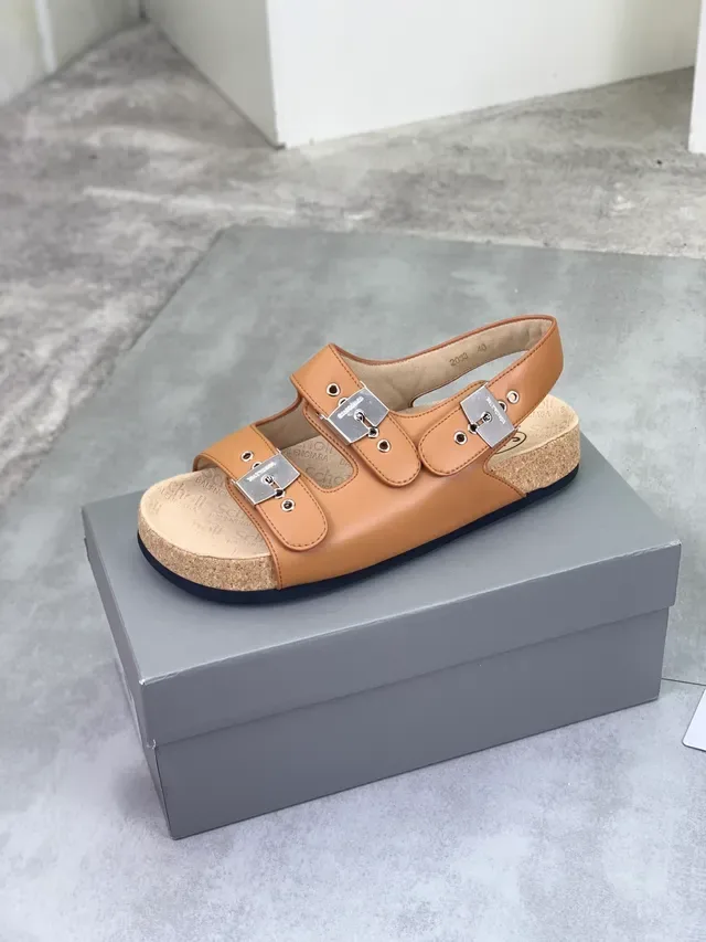 Balenciaga Triple Buckle Tan Sandales de Cuir Casual 4