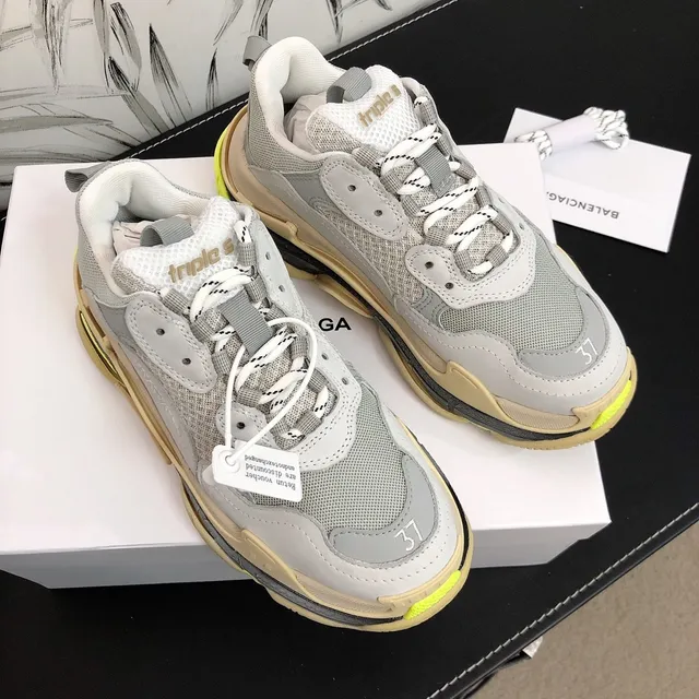 Balenciaga Triple S cinza bege amarelo neon tênis chunky 2