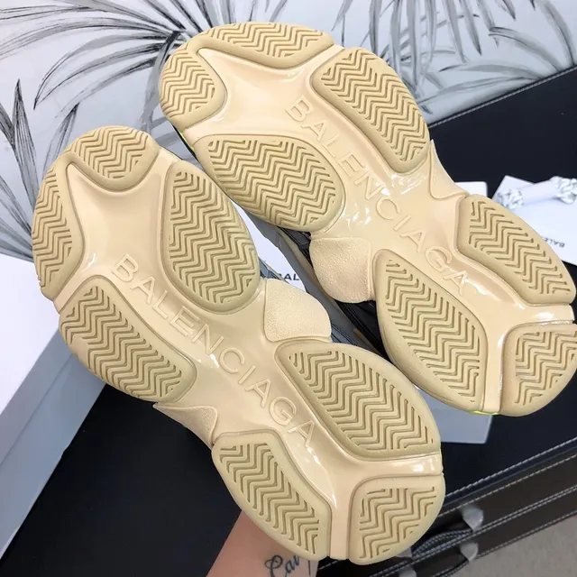 Balenciaga Triple S cinza bege amarelo neon tênis chunky 3
