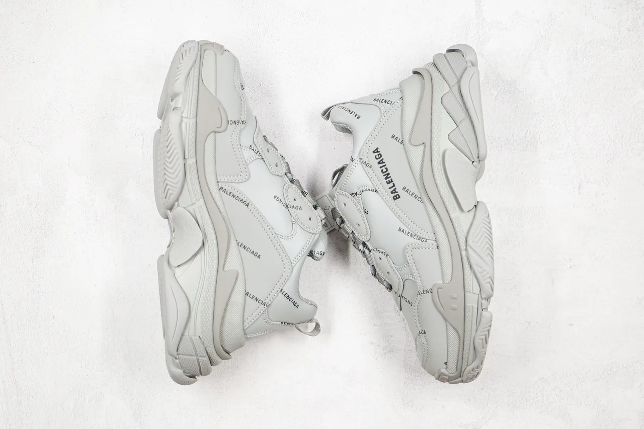 Balenciaga Triple S Gris Logo-Print Zapatillas Chunky 10