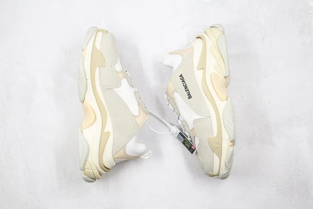 Balenciaga Triple S Off-White Beige Sneakers Chunky 9