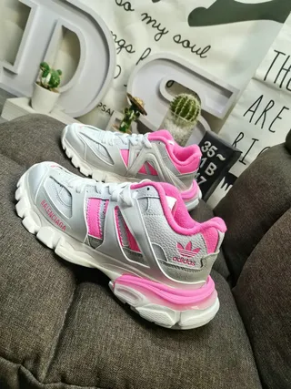 Balenciaga Triple S x Adidas chaussures grueses roses et argentées 8