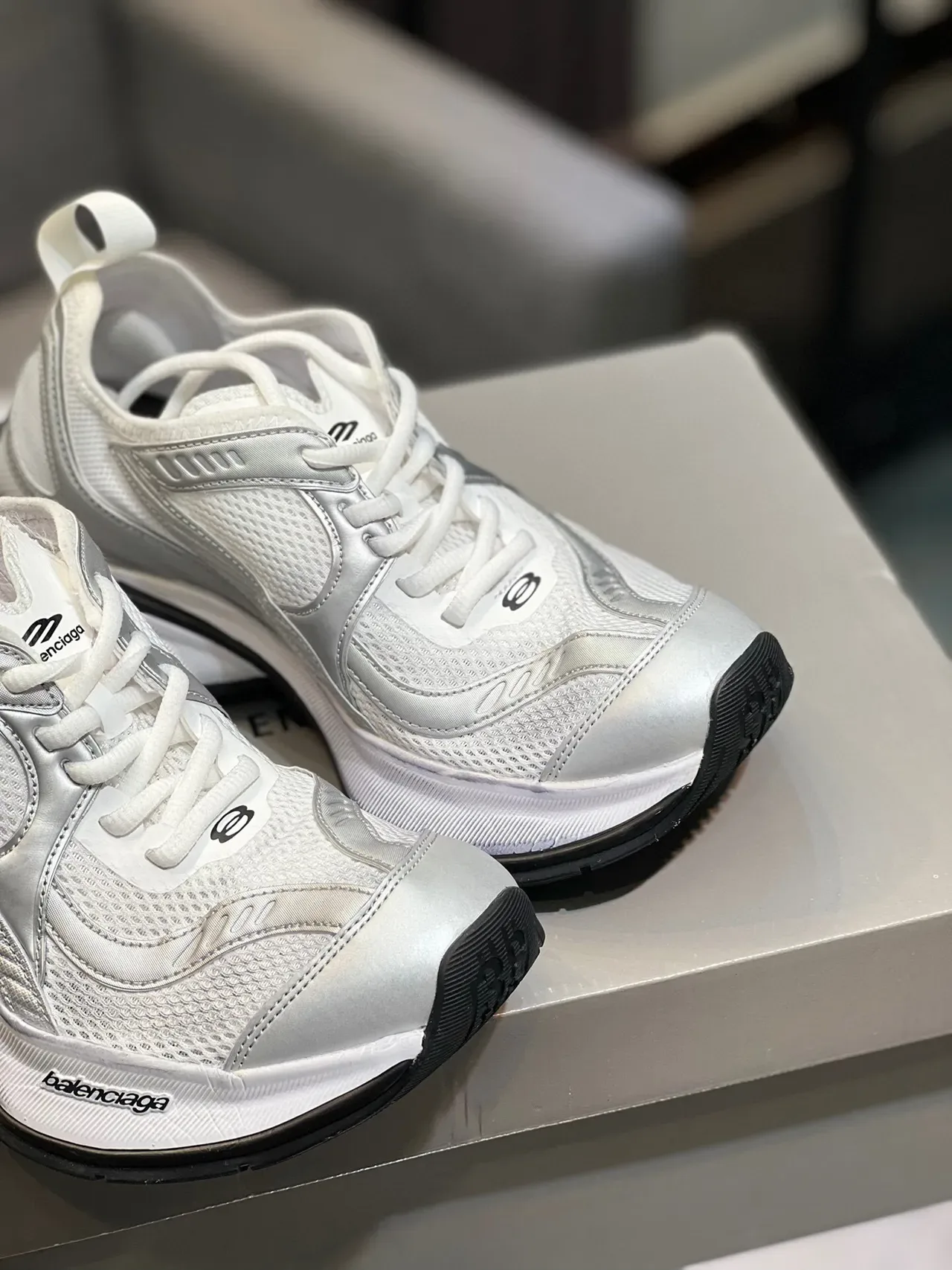 Balenciaga White Chunky Midsole Mesh And Synthetic Overlay Construction Lifestyle Sneakers 2