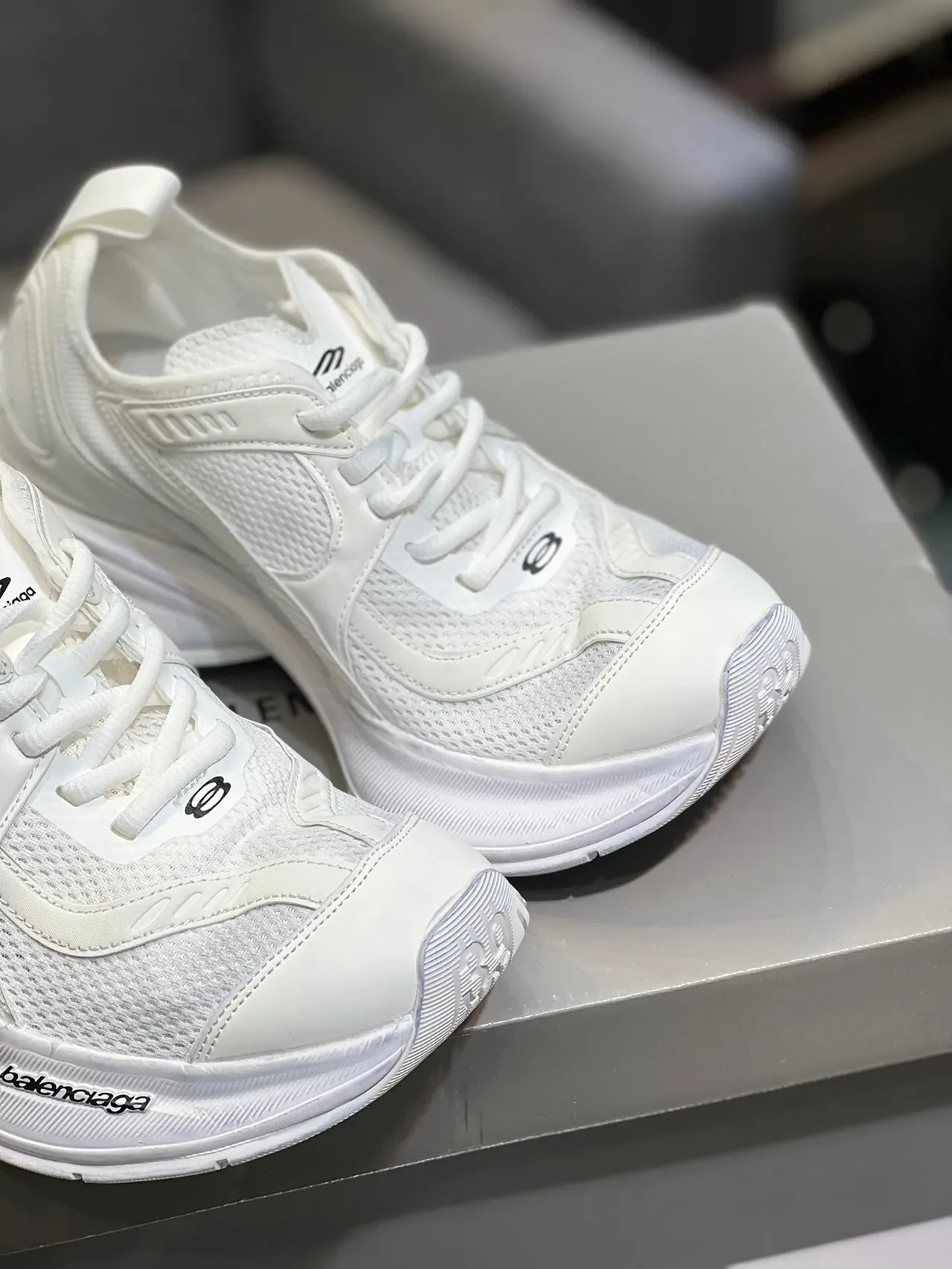 Balenciaga White Chunky Midsole Mesh And Synthetic Overlay Construction Lifestyle Sneakers 10