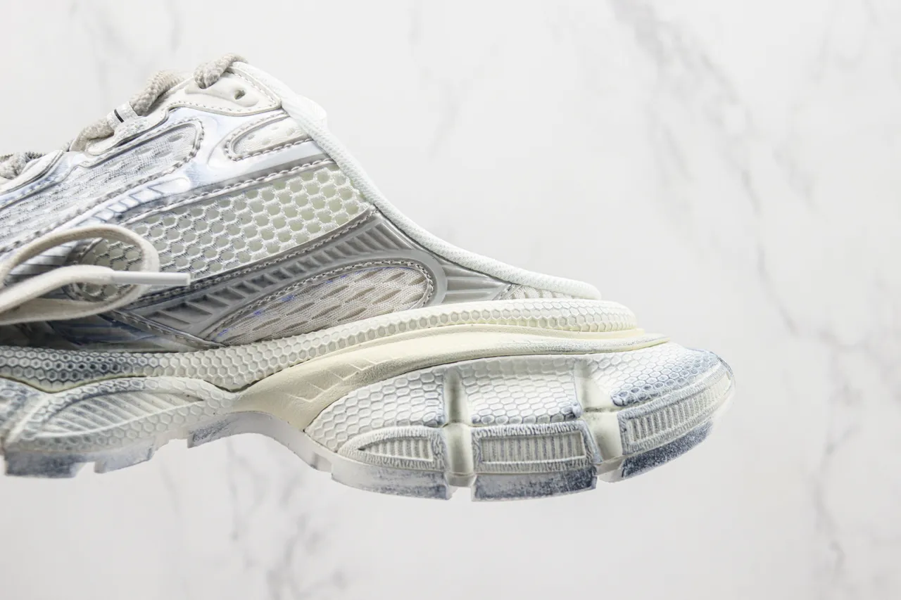 Balenciaga Tênis Chunky com sola Honeycomb esculpida branco cinza mule slip-on 7