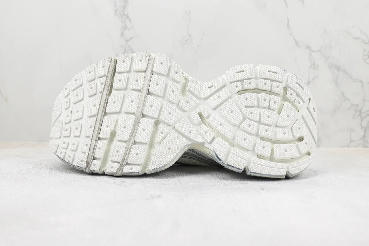 Balenciaga Tênis Chunky com sola Honeycomb esculpida branco cinza mule slip-on 8