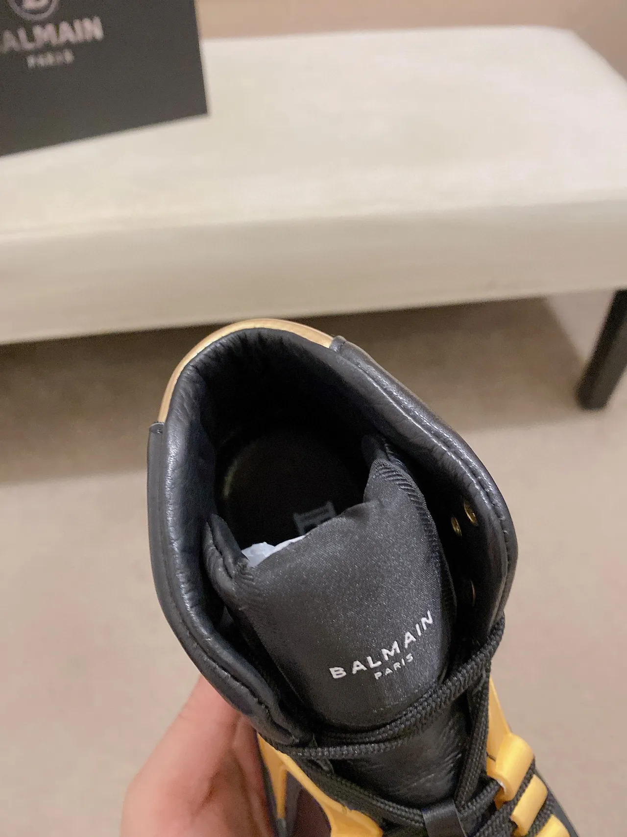 Balmain B-Court Baskets Lifestyle Noir et Or à la Cheville 4