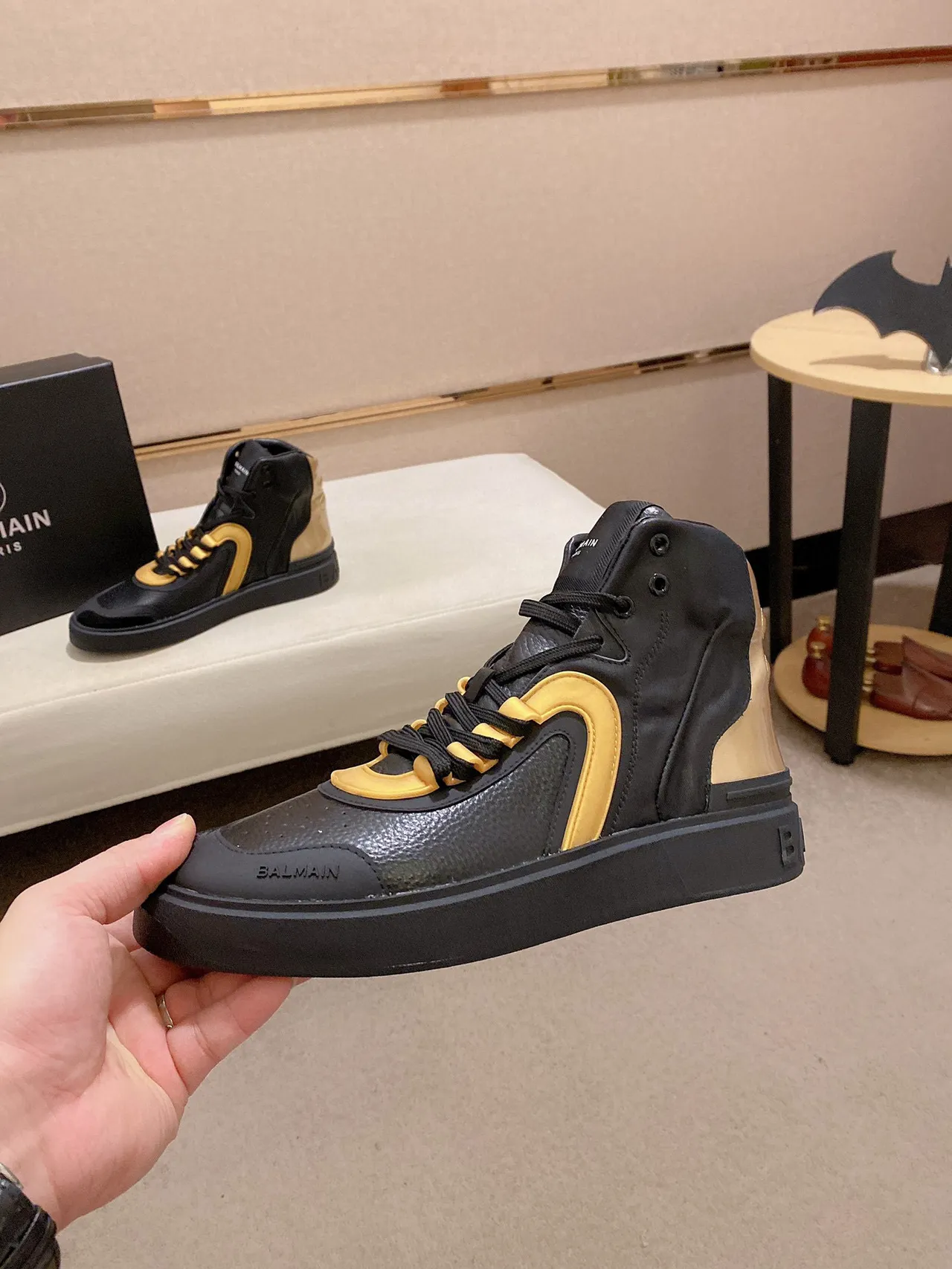 Balmain B-Court Baskets Lifestyle Noir et Or à la Cheville 8