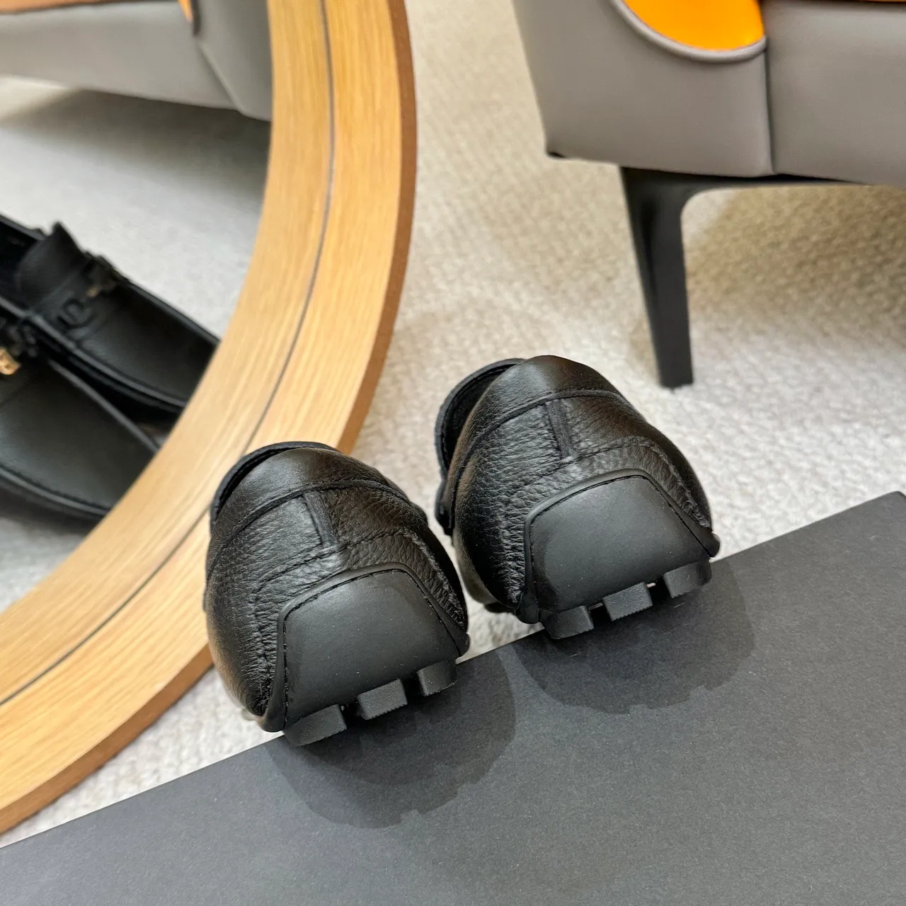 Balmain B-Court Loafer de couro pebbled preto e dourado com fivela metálica com cavalo 9
