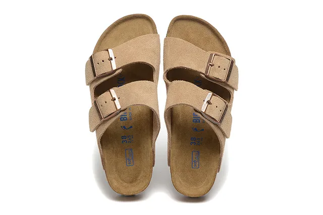 Birkenstock Arizona sandales casuales en daim tan à deux brides 2