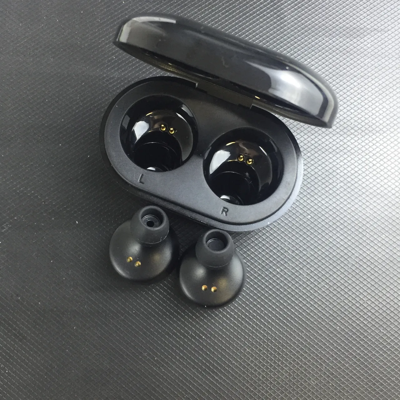 Bose SoundSport Free+ Black Red Glossy Finish Compact Oval Charging Case TWS Earbuds 2