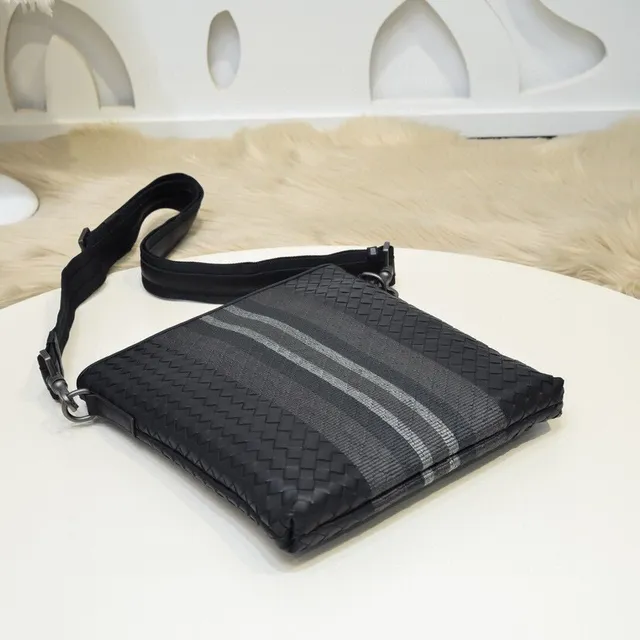 Bottega Veneta Cassette Sac bandoulière noir gris rayé tissé 3