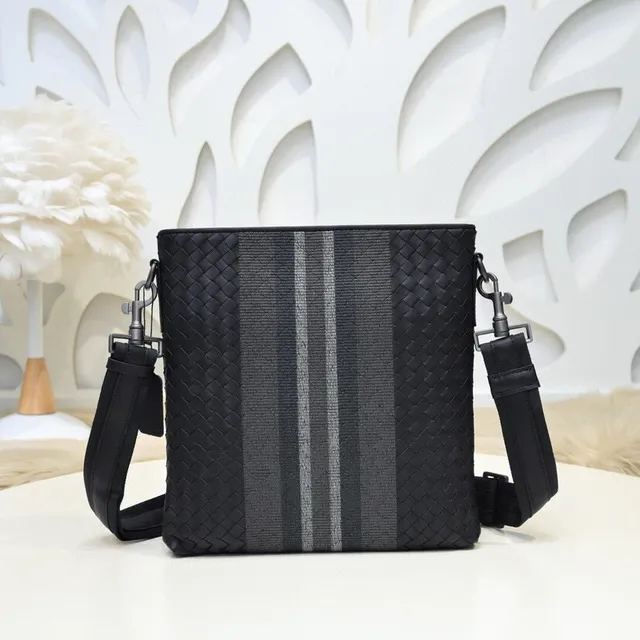 Bottega Veneta Cassette Sac bandoulière noir gris rayé tissé 4