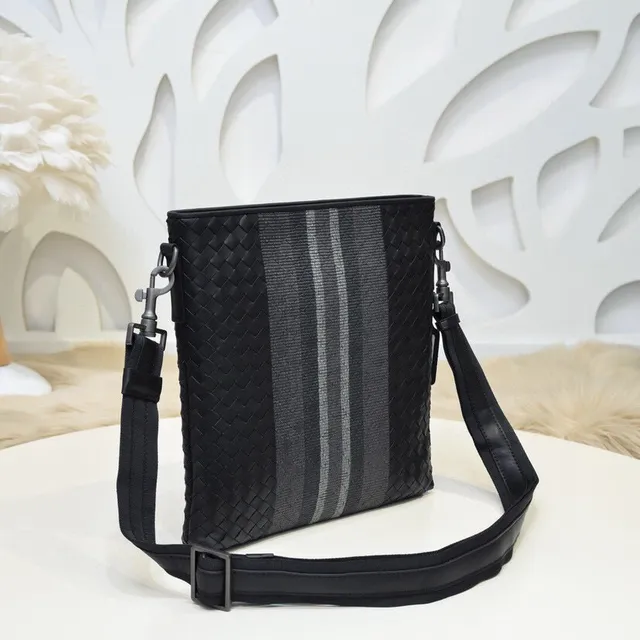 Bottega Veneta Cassette Sac bandoulière noir gris rayé tissé 5