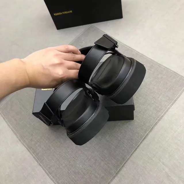 Bottega Veneta Cassette Preto Branco Plataforma Chunky Intrecciato Cinta Trançada Sandálias Casuais 2