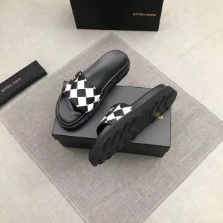 Bottega Veneta كاسيت شطرنجي نعال