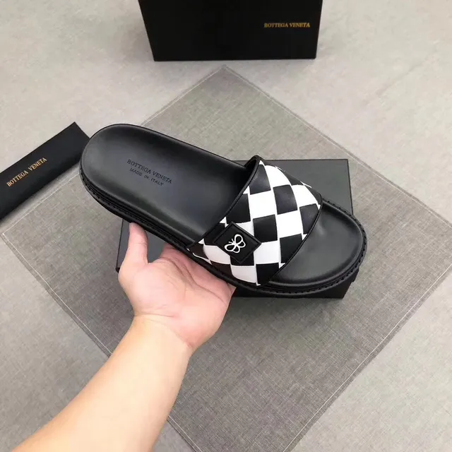 Bottega Veneta كاسيت شطرنجي نعال 2