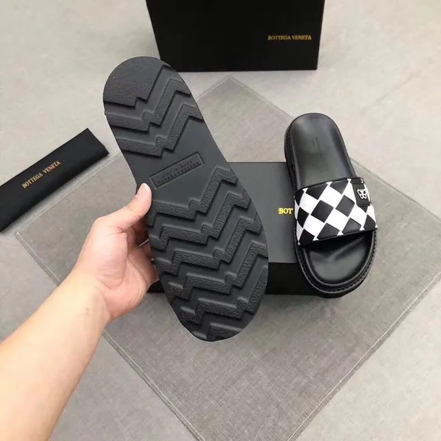 Bottega Veneta كاسيت شطرنجي نعال 4