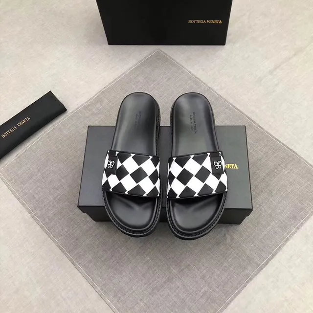 Bottega Veneta كاسيت شطرنجي نعال 7