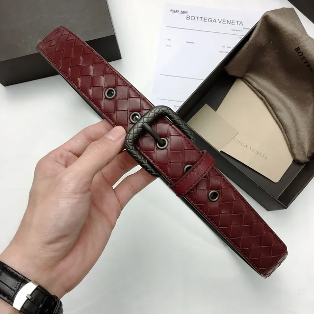 Bottega Veneta Cassette Intrecciato ceinture en cuir bordeaux et gunmetal 5