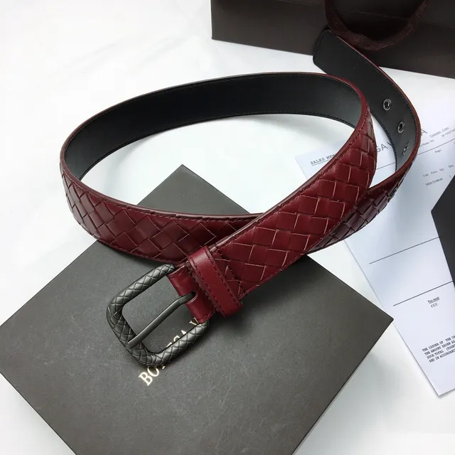 Bottega Veneta Cassette Intrecciato ceinture en cuir bordeaux et gunmetal 9