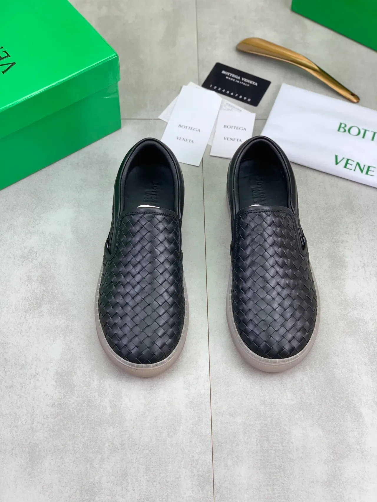 Bottega Veneta Cassette Loafer أسود جلد مُنسوج سلايب أون لوافر 4