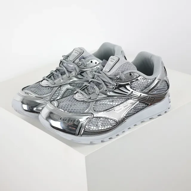 Bottega Veneta Cassette Metallic Silver tênis lifestyle 2