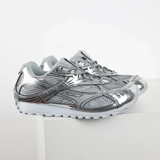Bottega Veneta Cassette Metallic Silver tênis lifestyle 3